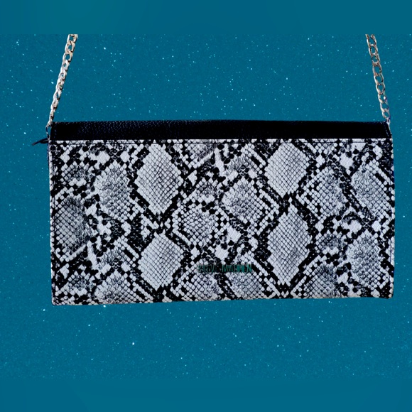 Steve Madden Clutch With Crossbody chain. NWT - Picture 4 of 10